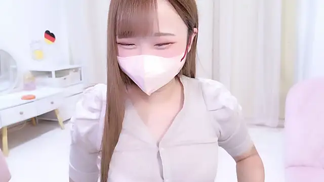 Snapshot of MAIKA_pyon chatting on 09-29-25, 11:43 MAIKA pyon online show from 09-29-25, 11:43