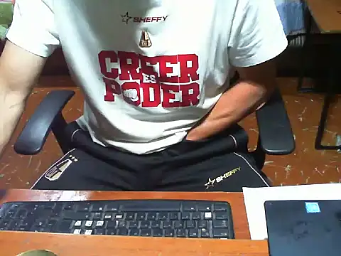 Roberto3102 online show from 12-20-25, 01:58