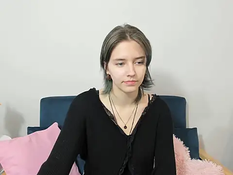 DevineNatalie online show from 12-18-24, 04:28