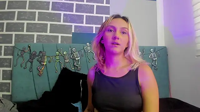 Snapshot of Alterego1__ chatting on 10-21-25, 11:31 Alterego1   online show from 10-21-25, 11:31