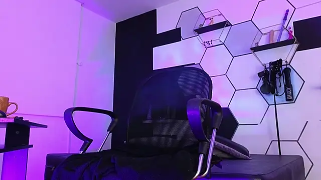 haileycat online show from 11-04-25, 02:37