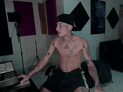 Snapshot of patrik_tattoo_ chatting on 11-22-25, 02:10 patrik tattoo online show from 11-22-25, 02:10