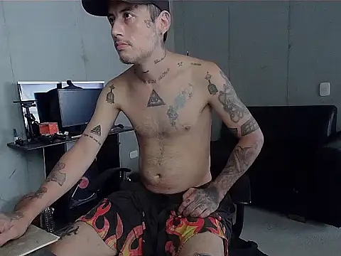 Snapshot of patrik_tattoo_ chatting on 03-22-26, 06:09 patrik tattoo online show from 03-22-26, 06:09