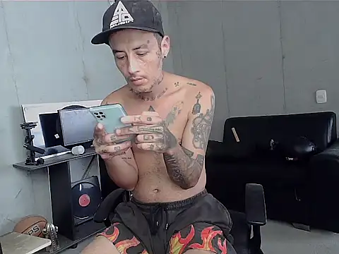 Snapshot of patrik_tattoo_ chatting on 02-21-26, 04:31 patrik tattoo online show from 02-21-26, 04:31