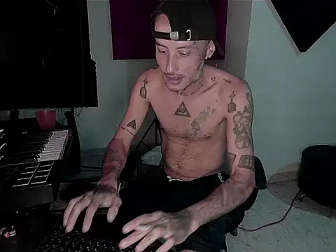 Snapshot of patrik_tattoo_ chatting on 11-25-25, 12:11 patrik tattoo online show from 11-25-25, 12:11