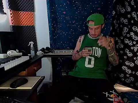 patrik tattoo  online show from 02-10-25, 01:33