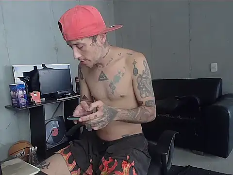 Snapshot of patrik_tattoo_ chatting on 04-10-26, 04:25 patrik tattoo online show from 04-10-26, 04:25