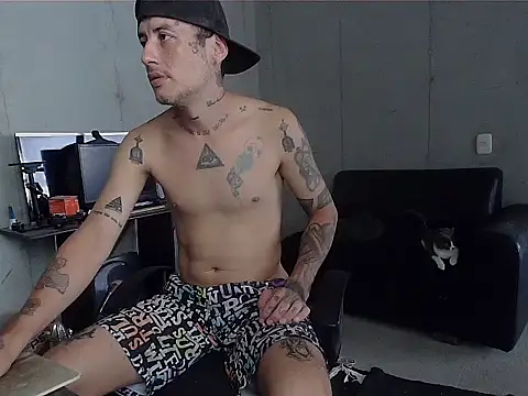 Snapshot of patrik_tattoo_ chatting on 04-01-26, 05:43 patrik tattoo online show from 04-01-26, 05:43