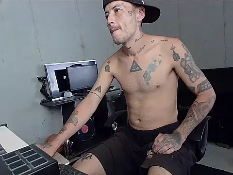 Snapshot of patrik_tattoo_ chatting on 02-07-26, 04:15 patrik tattoo online show from 02-07-26, 04:15