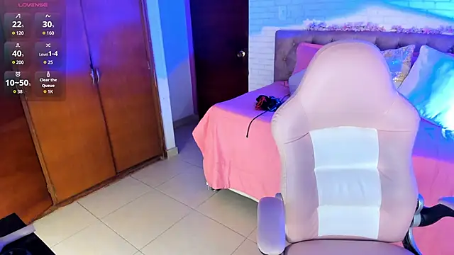 Kitty Pam online show from 11-17-25, 08:46