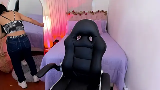 Kitty Pam online show from 12-14-25, 08:03