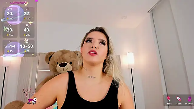 Snapshot of saraamiller_ chatting on 03-08-25, 10:45 saraamiller online show from 03-08-25, 10:45