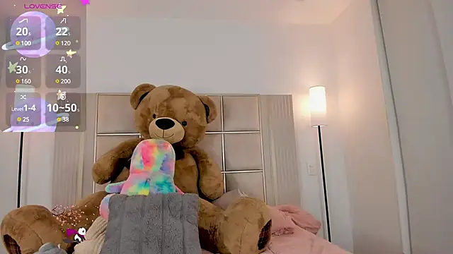 Snapshot of saraamiller_ chatting on 03-08-25, 01:50 saraamiller online show from 03-08-25, 01:50