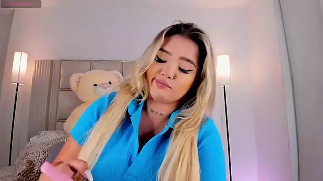 saraamiller  online show from 04-06-26, 11:39