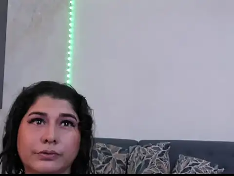 Snapshot of alinabozz1 chatting on 06-25-26, 07:30 alinabozz1 online show from 06-25-26, 07:30