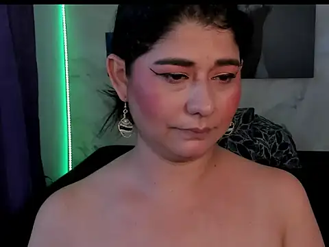 Snapshot of alinabozz1 chatting on 07-20-26, 04:31 alinabozz1 online show from 07-20-26, 04:31