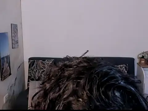 Snapshot of alinabozz1 chatting on 06-20-26, 05:01 alinabozz1 online show from 06-20-26, 05:01