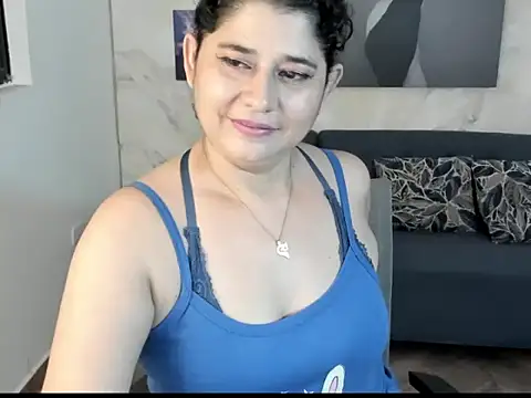 Snapshot of alinabozz1 chatting on 06-08-26, 02:23 alinabozz1 online show from 06-08-26, 02:23