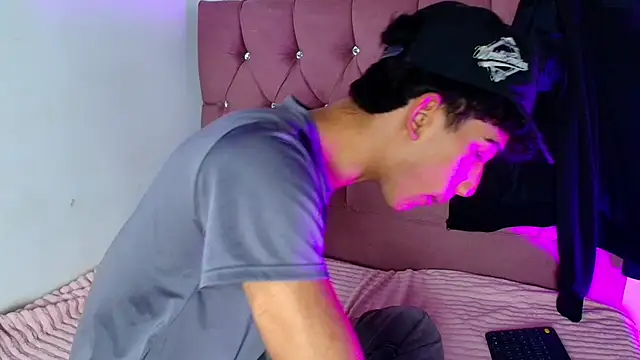 Snapshot of hares_mds chatting on 11-18-25, 04:10 hares mds online show from 11-18-25, 04:10