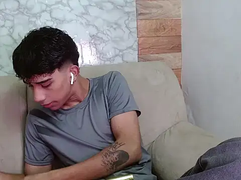 Snapshot of hares_mds chatting on 11-27-25, 01:33 hares mds online show from 11-27-25, 01:33