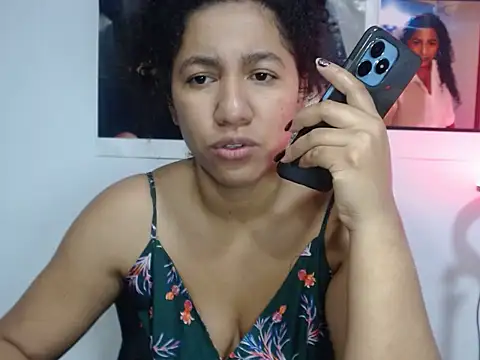 Snapshot of bellacrespalatina chatting on 10-12-25, 10:33 bellacrespalatina online show from 10-12-25, 10:33