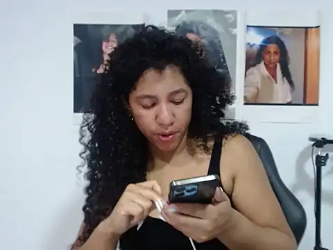 Snapshot of bellacrespalatina chatting on 10-16-25, 08:17 bellacrespalatina online show from 10-16-25, 08:17