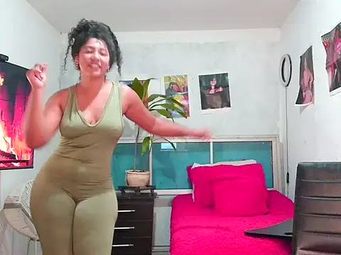 Snapshot of bellacrespalatina chatting on 05-05-26, 04:54 bellacrespalatina online show from 05-05-26, 04:54