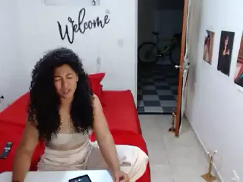 Snapshot of bellacrespalatina chatting on 01-01-25, 12:53 bellacrespalatina online show from 01-01-25, 12:53