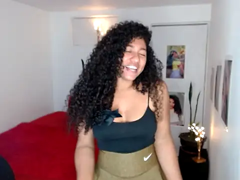 Snapshot of bellacrespalatina chatting on 09-18-25, 11:52 bellacrespalatina online show from 09-18-25, 11:52