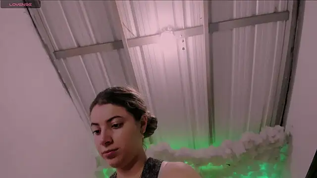 Snapshot of Lauu_G chatting on 02-27-25, 02:25 Lauu G online show from 02-27-25, 02:25