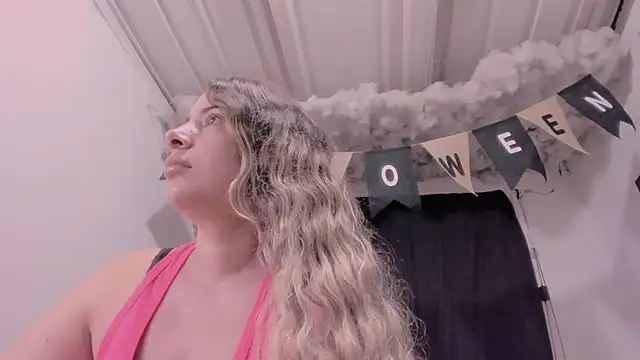 Snapshot of Lauu_G chatting on 10-23-25, 09:19 Lauu G online show from 10-23-25, 09:19