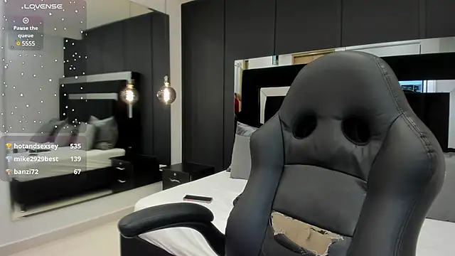 emilie xx  online show from 03-18-25, 02:50