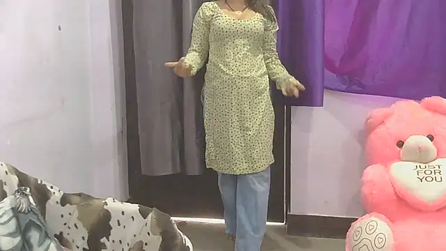 cutie-taara online show from 05-04-26, 03:54
