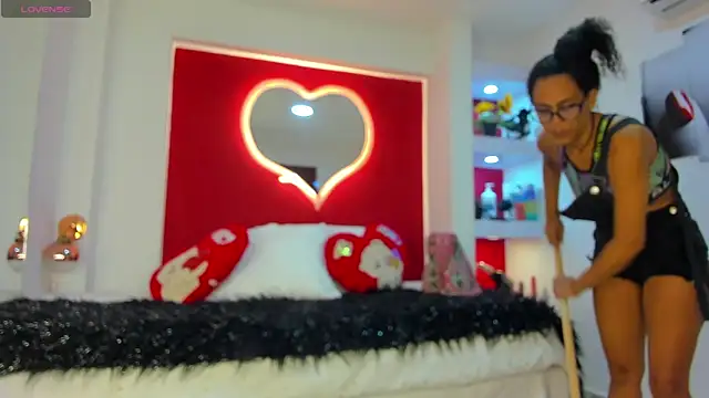 TabyJhonson online show from 11-04-25, 01:04