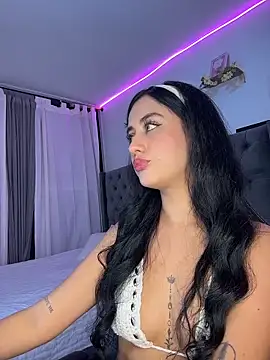 Amiirra  online show from 12-18-25, 03:55