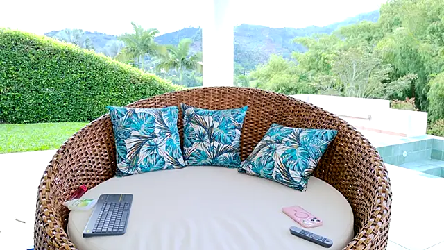 kimberly  online show from 12-19-25, 09:39