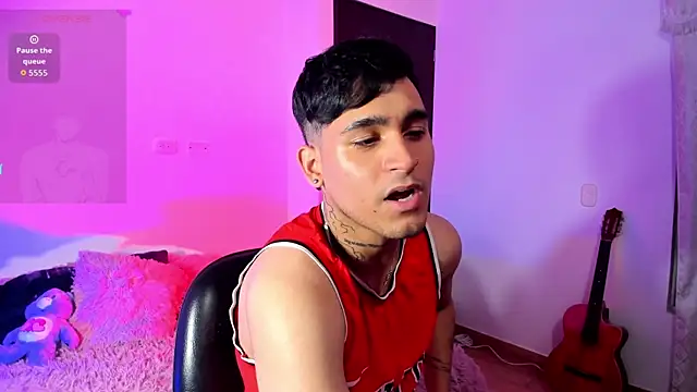 Snapshot of christianwang chatting on 11-19-25, 01:05 christianwang online show from 11-19-25, 01:05