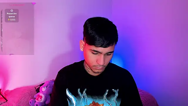 Snapshot of christianwang chatting on 11-23-25, 09:25 christianwang online show from 11-23-25, 09:25