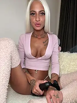 Snapshot of mrs_skinny_goddess chatting on 05-17-26, 05:02 mrs skinny goddess online show from 05-17-26, 05:02