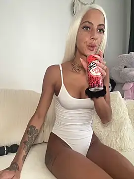 Snapshot of mrs_skinny_goddess chatting on 05-26-26, 10:02 mrs skinny goddess online show from 05-26-26, 10:02