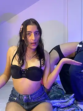 Snapshot of EmySofia chatting on 10-21-25, 02:33 EmySofia online show from 10-21-25, 02:33
