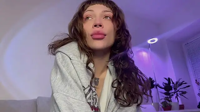 PaulaPratt online show from 12-23-25, 06:12