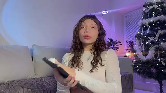 PaulaPratt online show from 12-22-25, 05:40