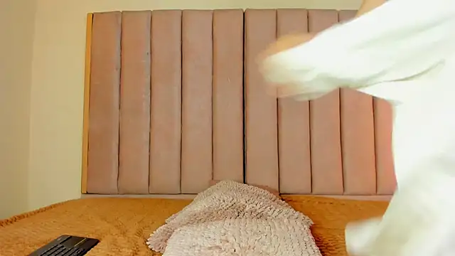 VICTORIA RASH online show from 03-10-26, 09:30