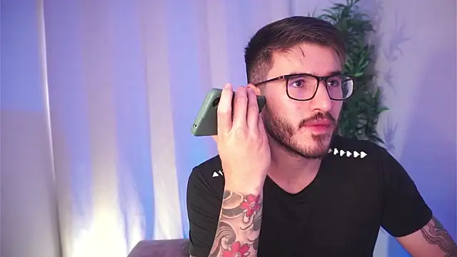 Snapshot of Tony_Wylie chatting on 02-05-26, 08:48 Tony Wylie online show from 02-05-26, 08:48