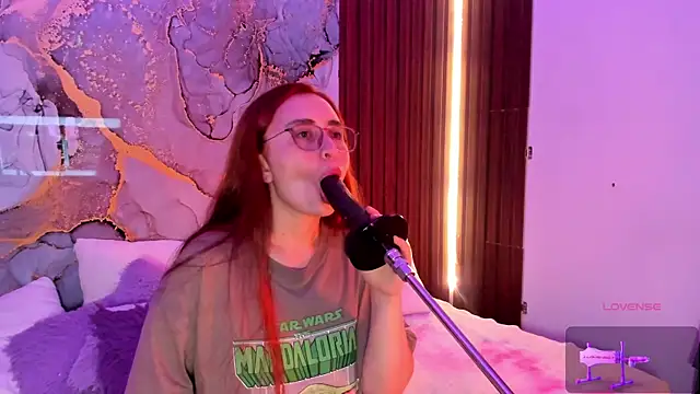 centaurigirl online show from 12-22-25, 02:33