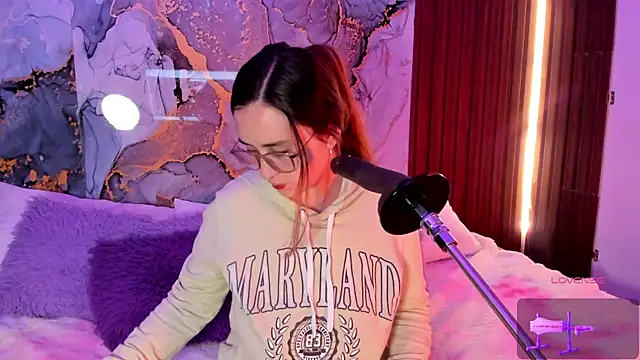 centaurigirl online show from 12-19-25, 04:16