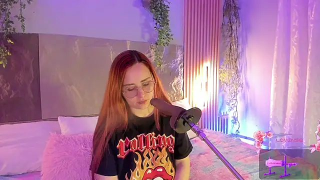 centaurigirl online show from 02-06-26, 03:35