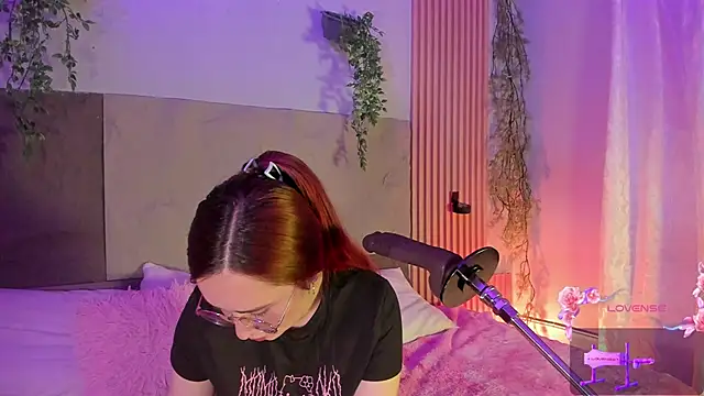 centaurigirl online show from 02-19-26, 04:31