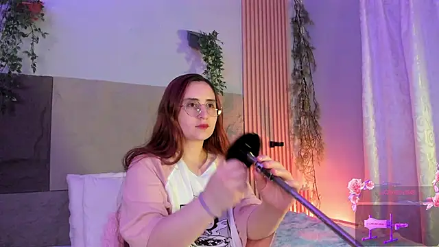 centaurigirl online show from 04-14-26, 04:39